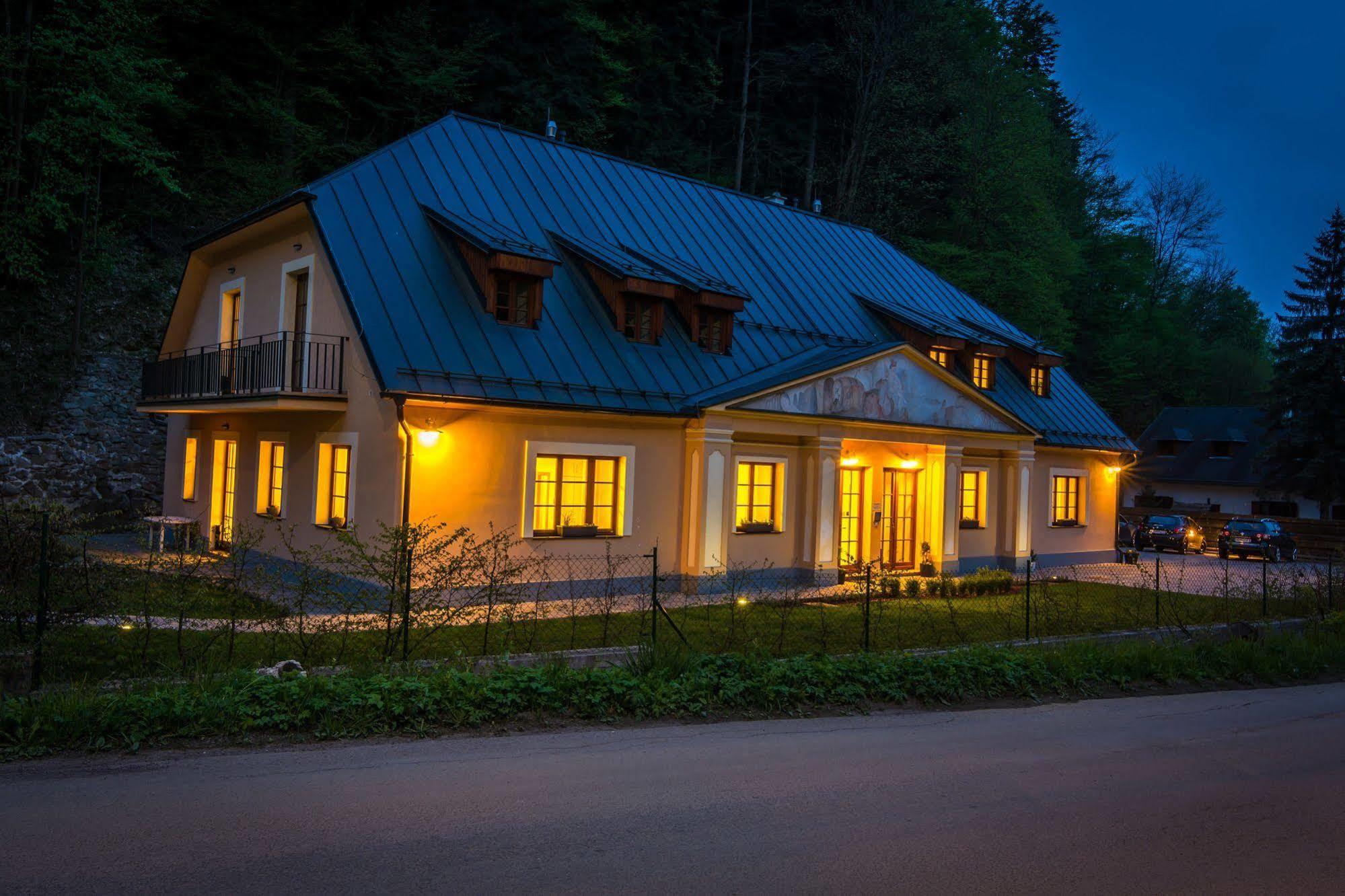Apartmany Weissov Dom Banska Stiavnica Exterior photo