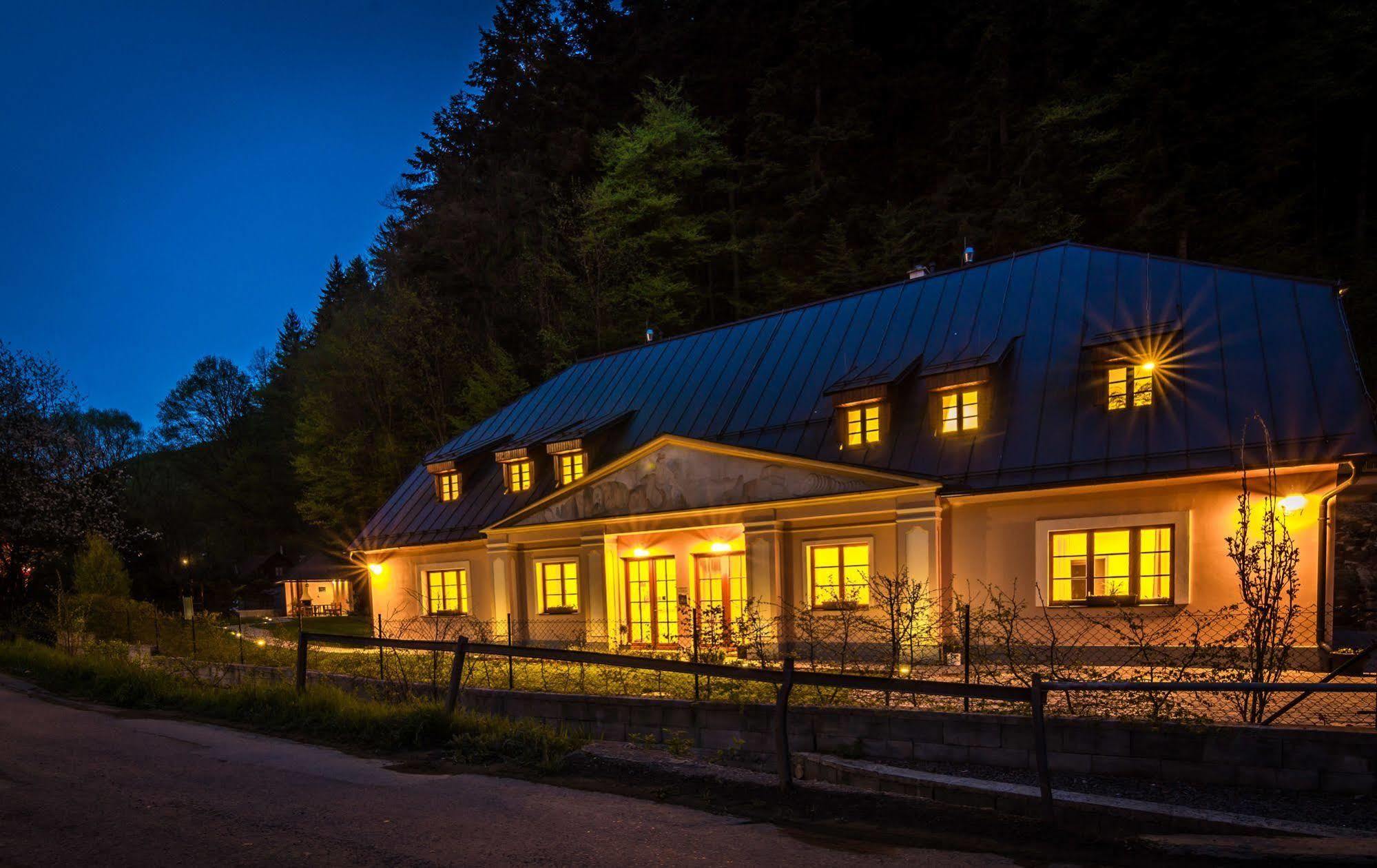 Apartmany Weissov Dom Banska Stiavnica Exterior photo